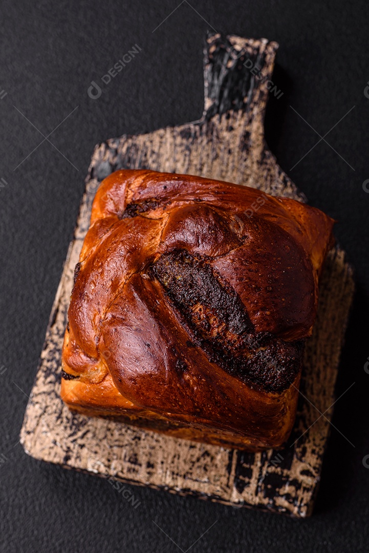 A imagem mostra um Babka, um pão doce de origem judaica