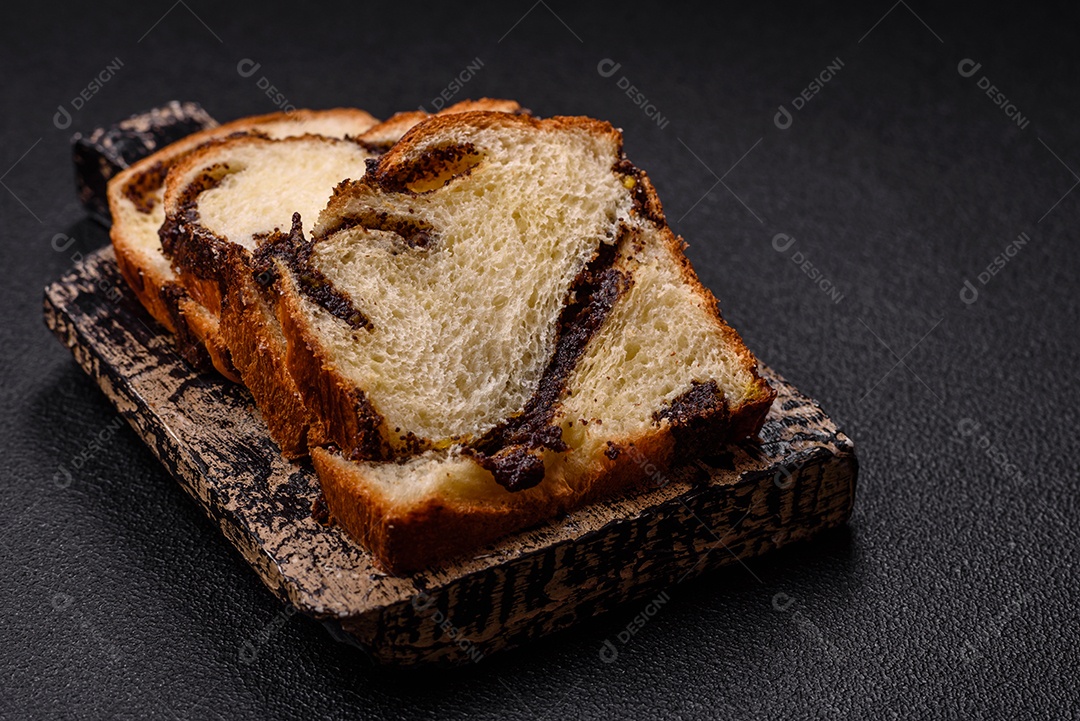 A imagem mostra um Babka, um pão doce de origem judaica