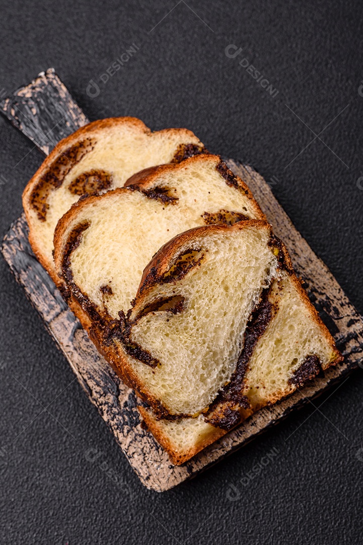 A imagem mostra um Babka, um pão doce de origem judaica