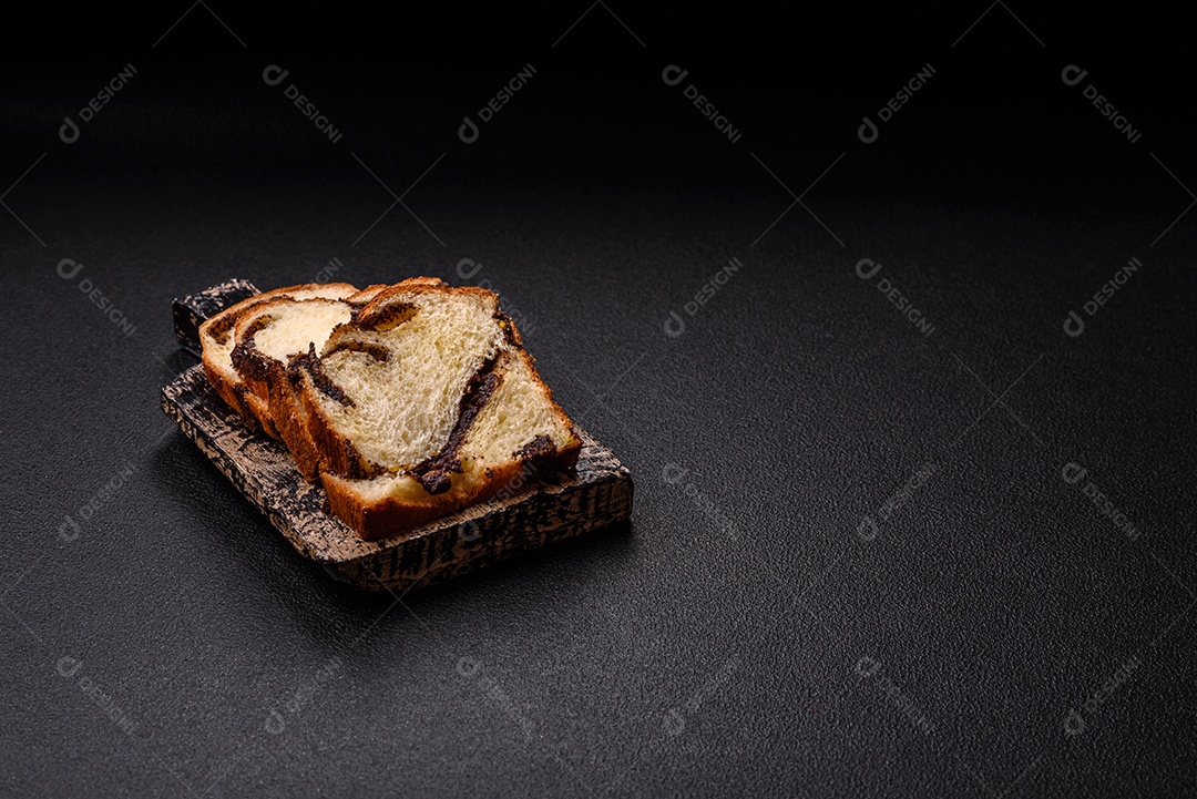 A imagem mostra um Babka, um pão doce de origem judaica