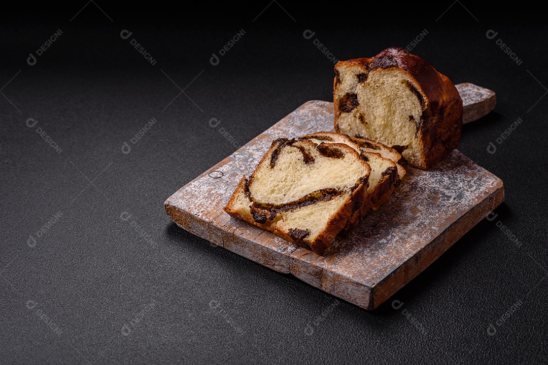 A imagem mostra um Babka, um pão doce de origem judaica