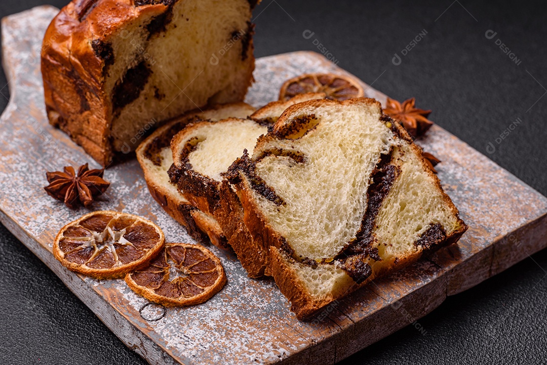 A imagem mostra um Babka, um pão doce de origem judaica