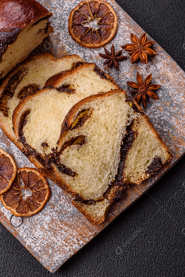 A imagem mostra um Babka, um pão doce de origem judaica