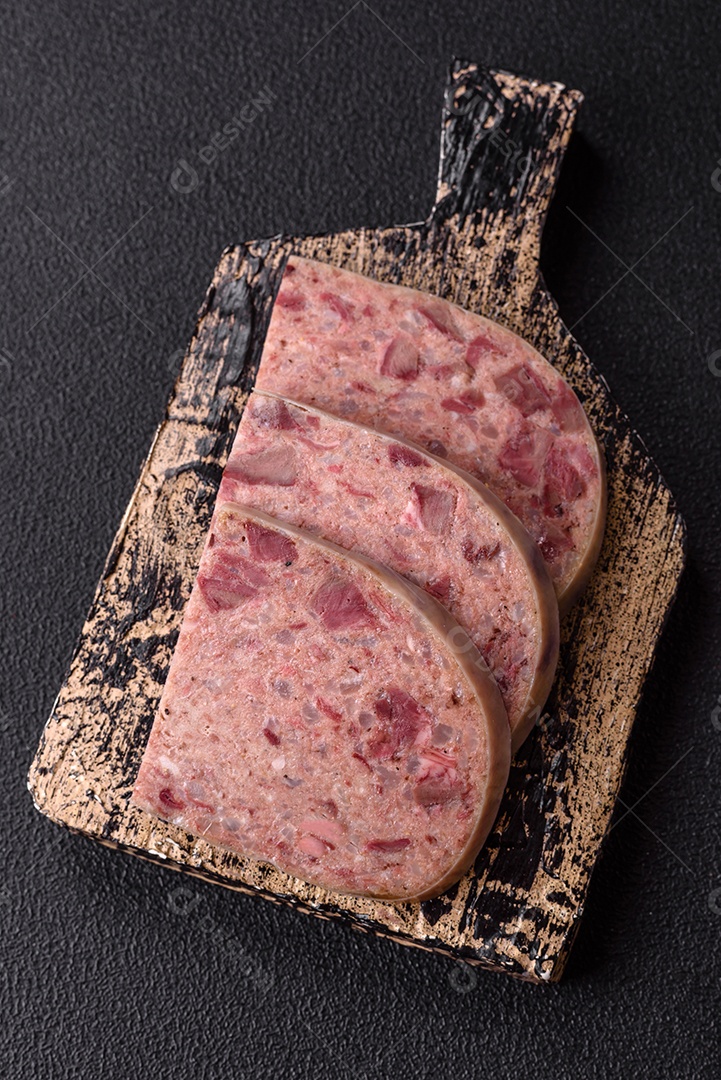 Fatias de Cabeça de Xara em uma mesa de concreto