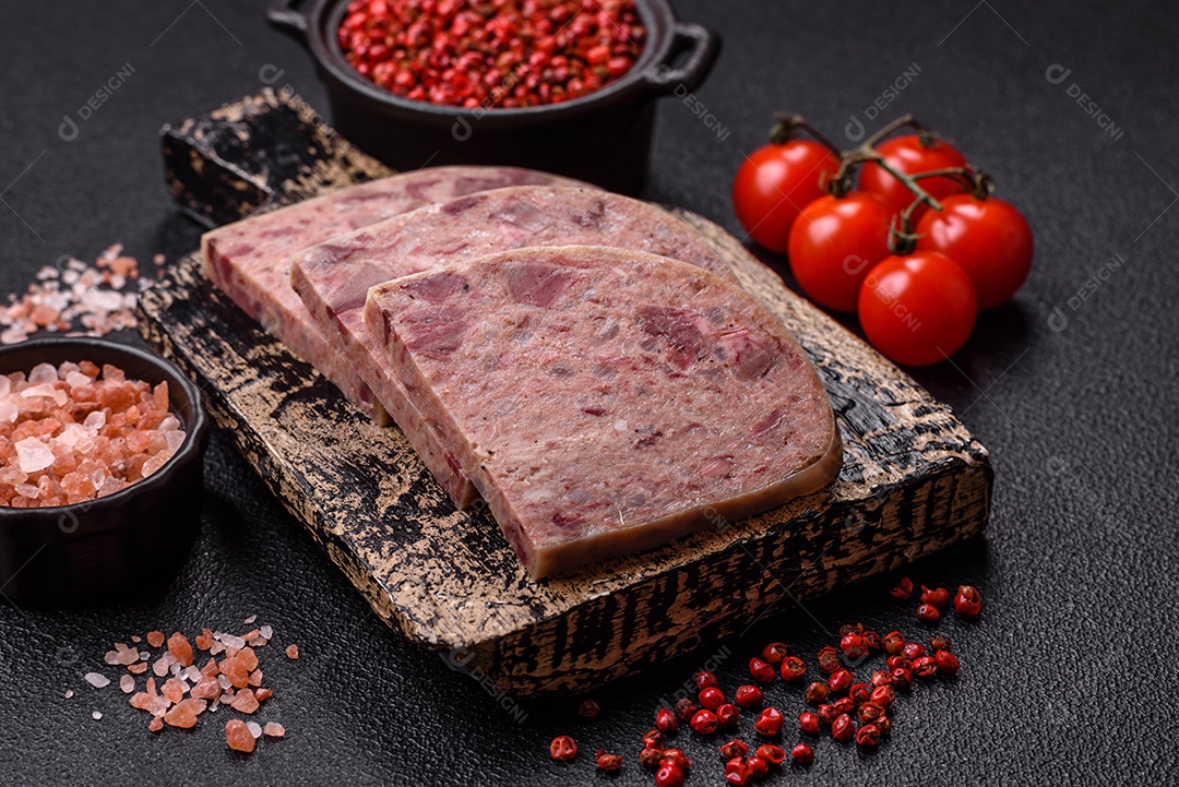 Fatias de Cabeça de Xara em uma mesa de concreto