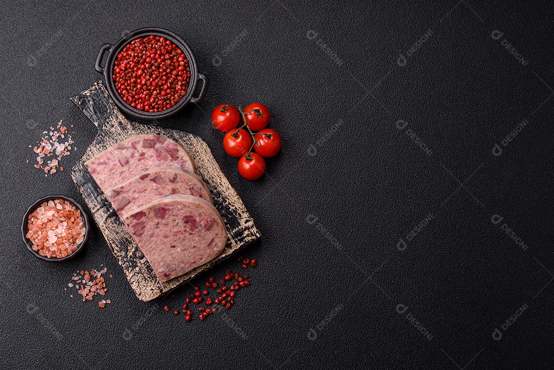 Fatias de Cabeça de Xara em uma mesa de concreto