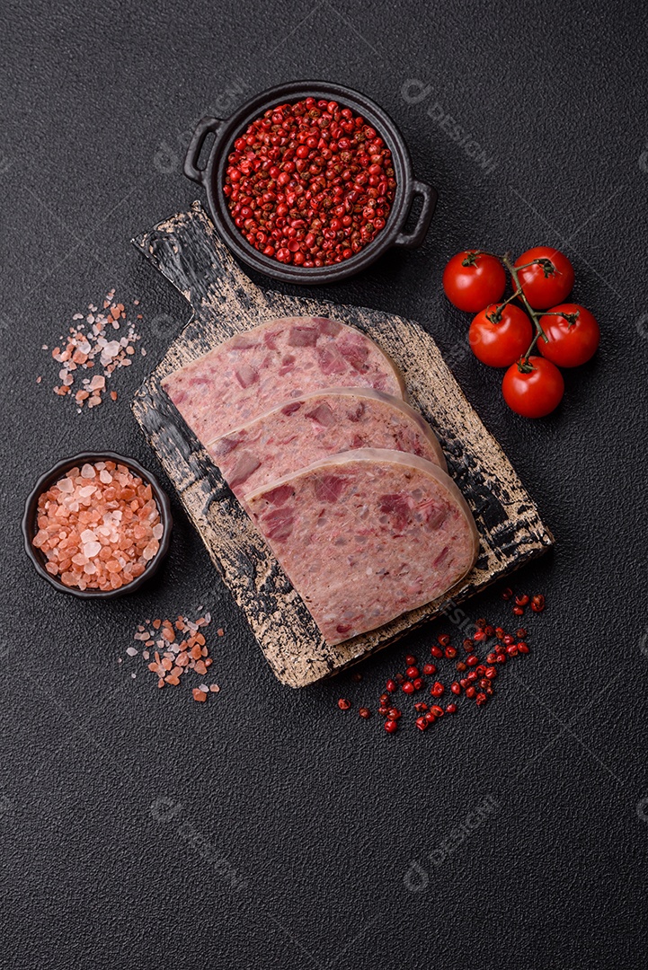 Fatias de Cabeça de Xara em uma mesa de concreto