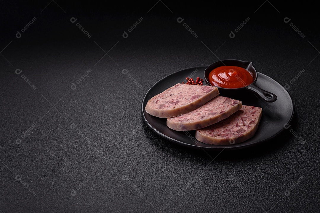 Fatias de Cabeça de Xara em uma mesa de concreto
