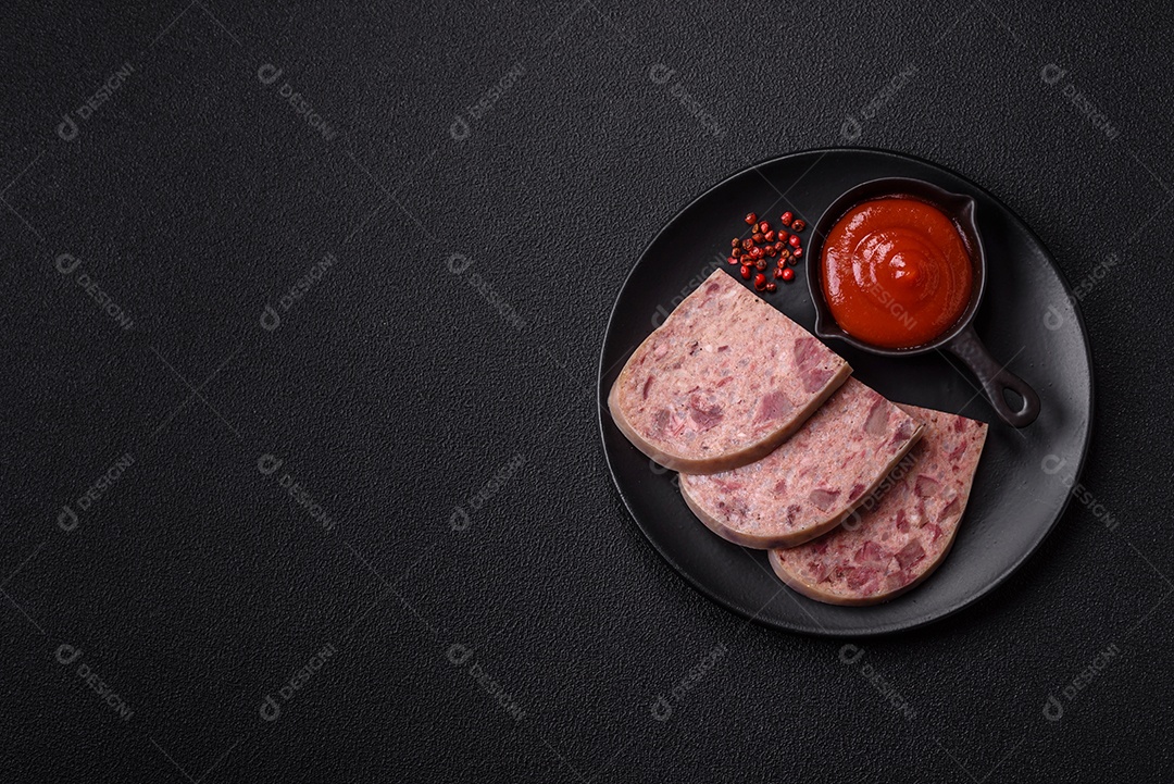 Fatias de Cabeça de Xara em uma mesa de concreto