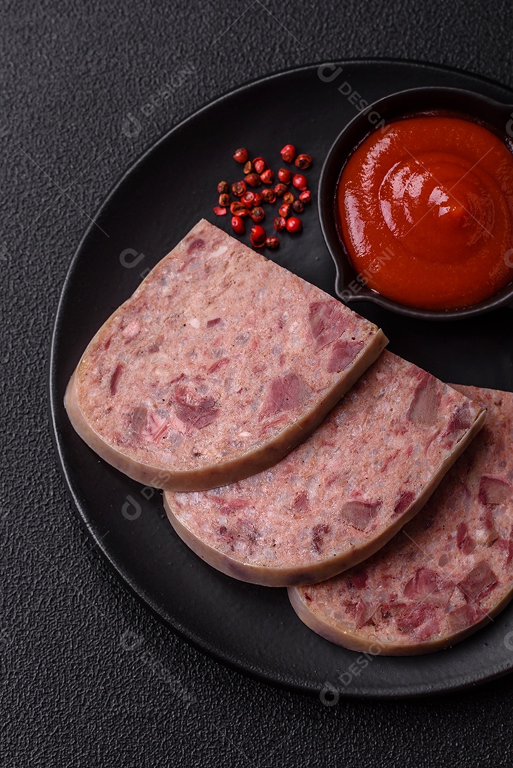 Fatias de Cabeça de Xara em uma mesa de concreto