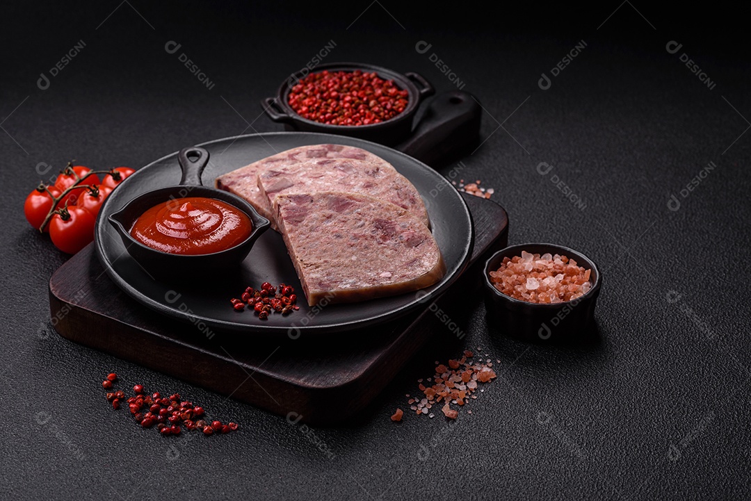 Fatias de Cabeça de Xara em uma mesa de concreto