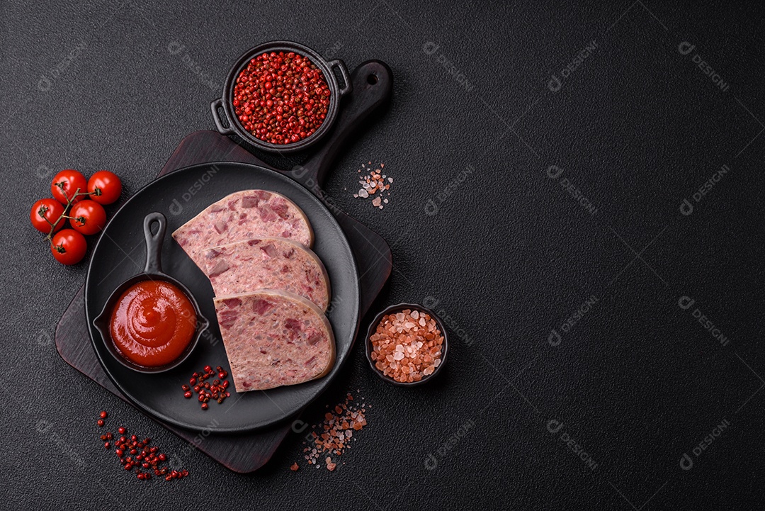 Fatias de Cabeça de Xara em uma mesa de concreto