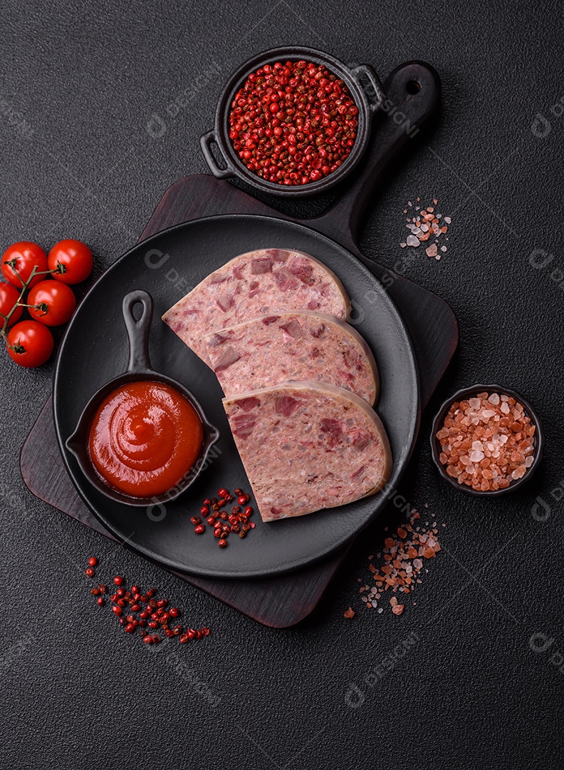 Fatias de Cabeça de Xara em uma mesa de concreto