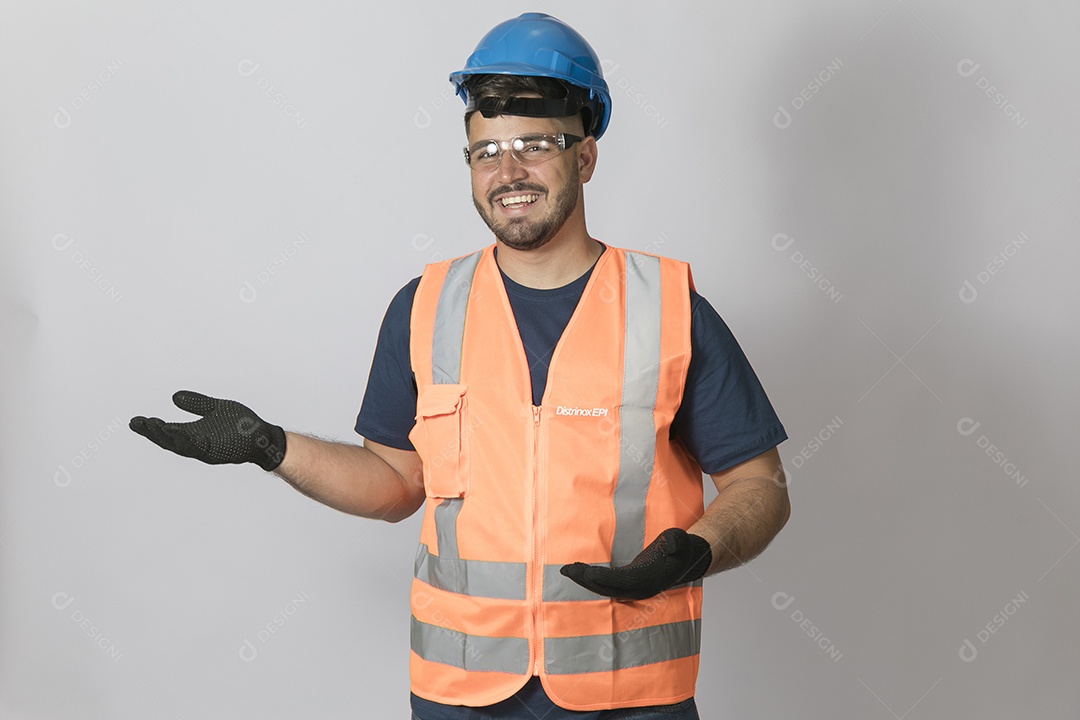 A imagem mostra um soldador, um profissional especializado em unir materiais metálicos através de processos de soldagem