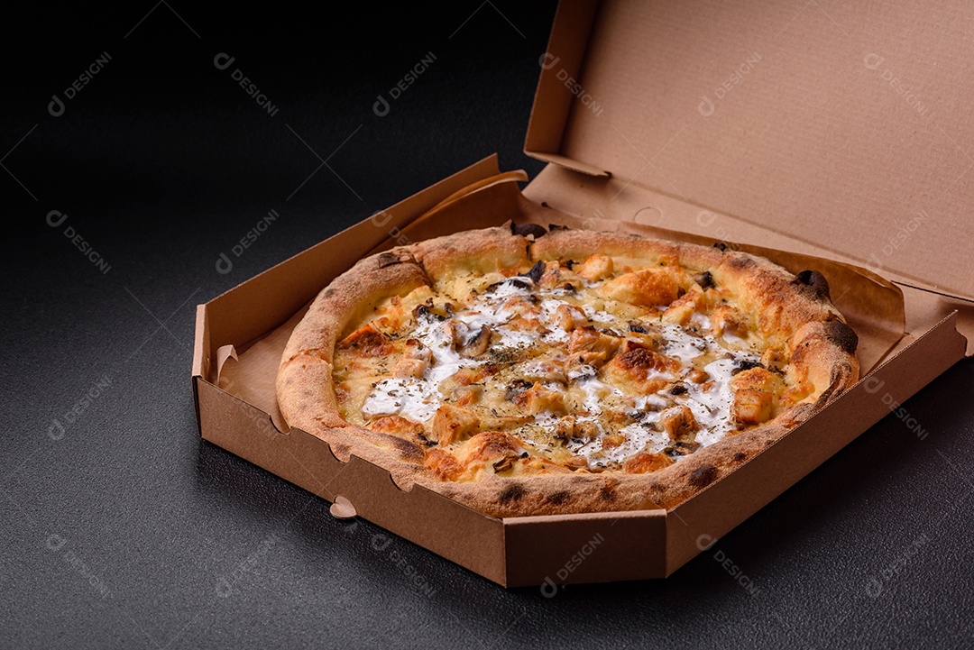 A imagem mostra uma Pizza Margherita, um clássico da culinária italiana.