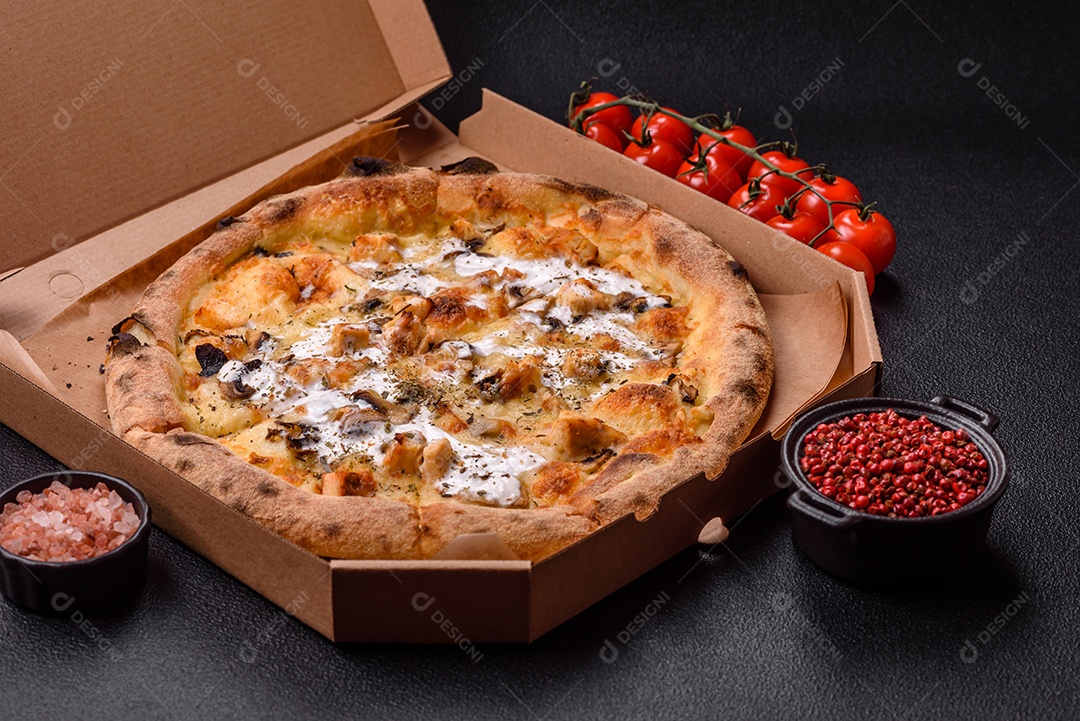 A imagem mostra uma Pizza Margherita, um clássico da culinária italiana.