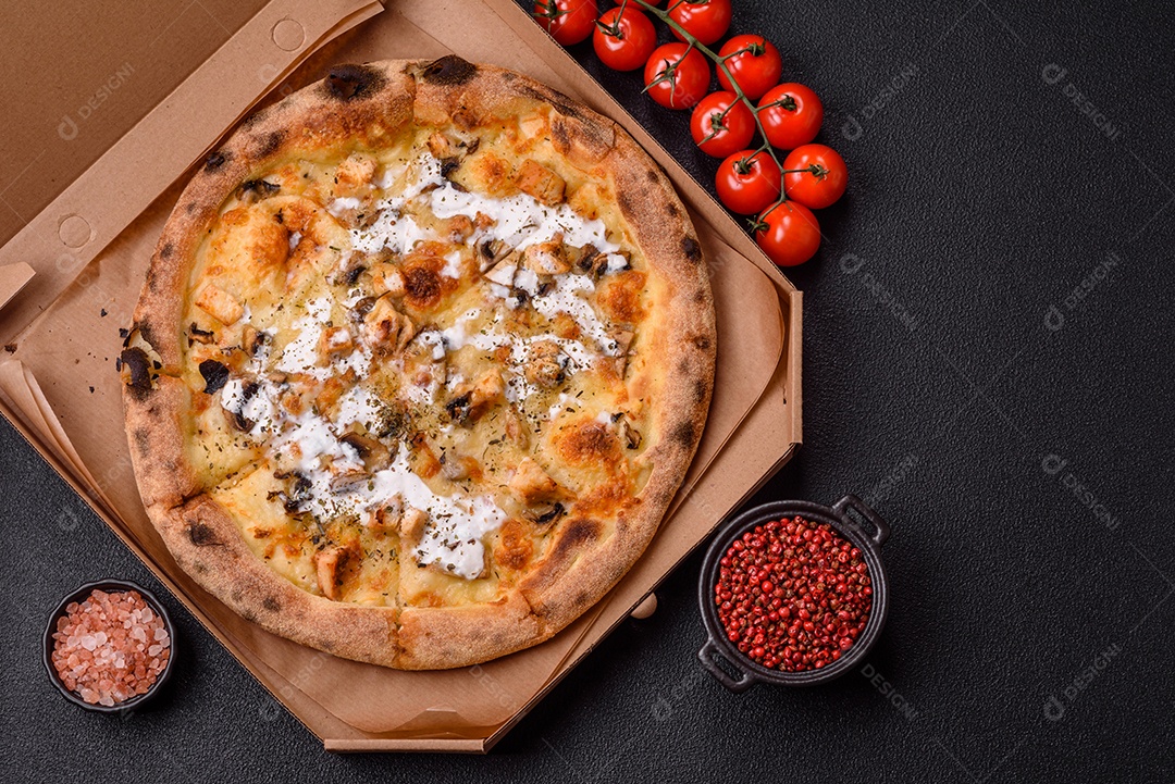 A imagem mostra uma Pizza Margherita, um clássico da culinária italiana.