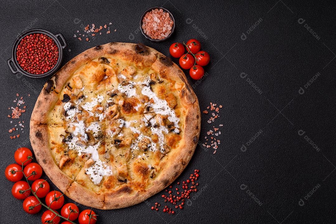 A imagem mostra uma Pizza Margherita, um clássico da culinária italiana.