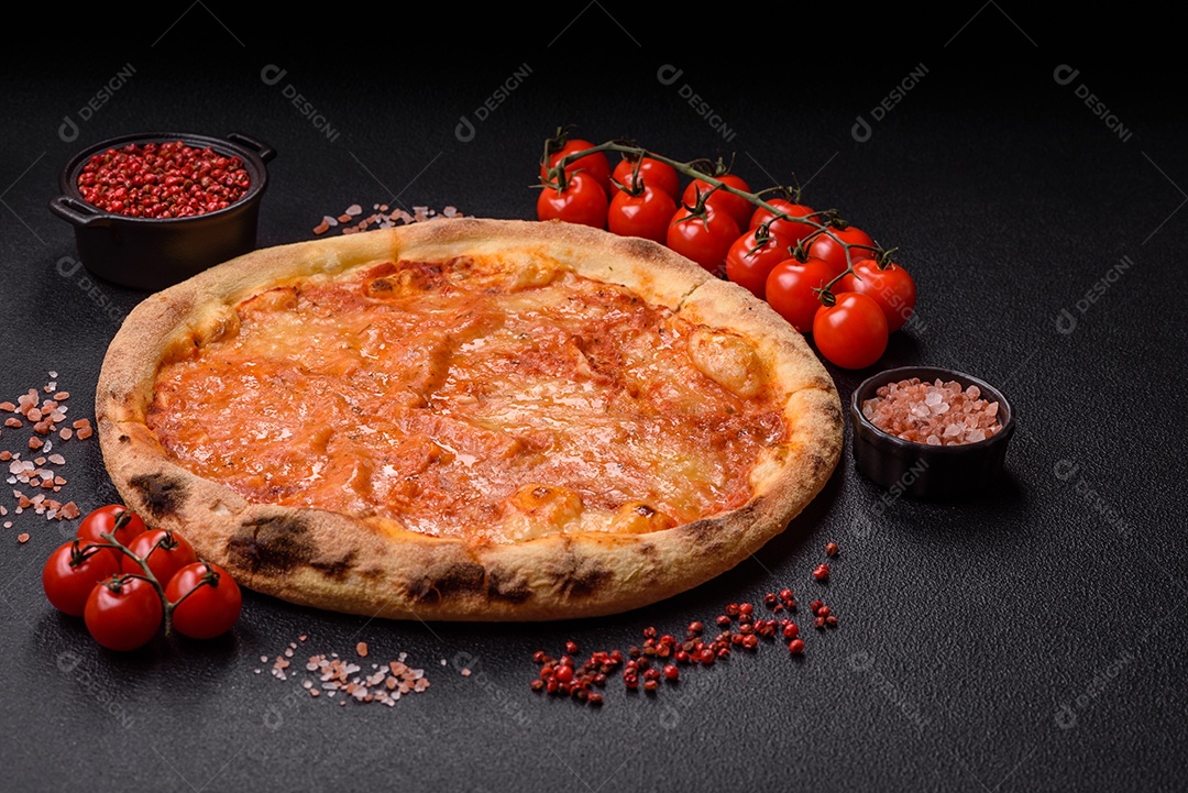 A imagem mostra uma Pizza Margherita, um clássico da culinária italiana.