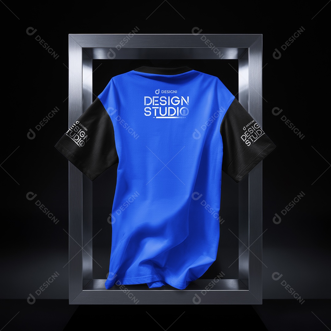 Mockup Costas de Camiseta Oversized no Metal PSD Editável