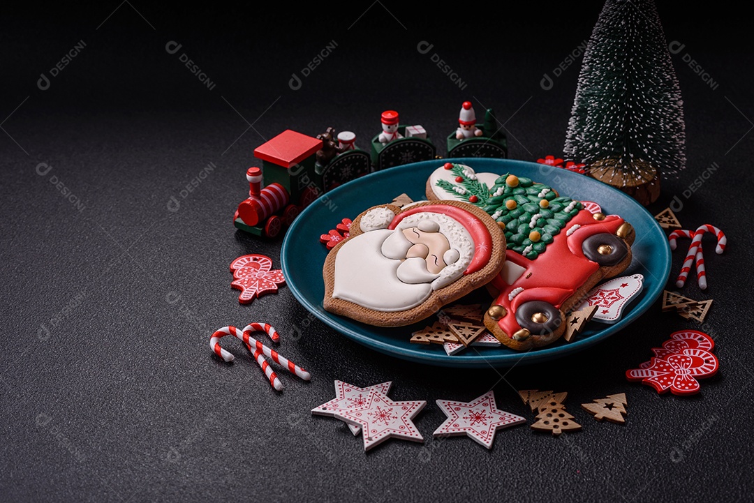 Biscoitos de gengibre caseiros de Natal feitos como doces