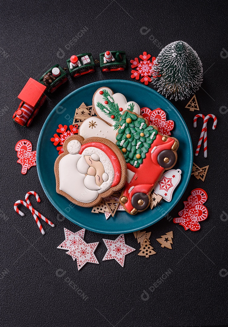 Biscoitos de gengibre caseiros de Natal feitos como doces
