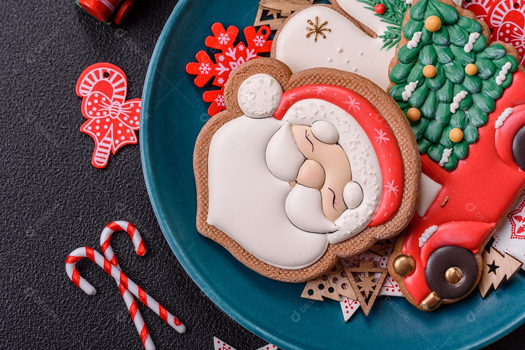 Biscoitos de gengibre caseiros de Natal feitos como doces