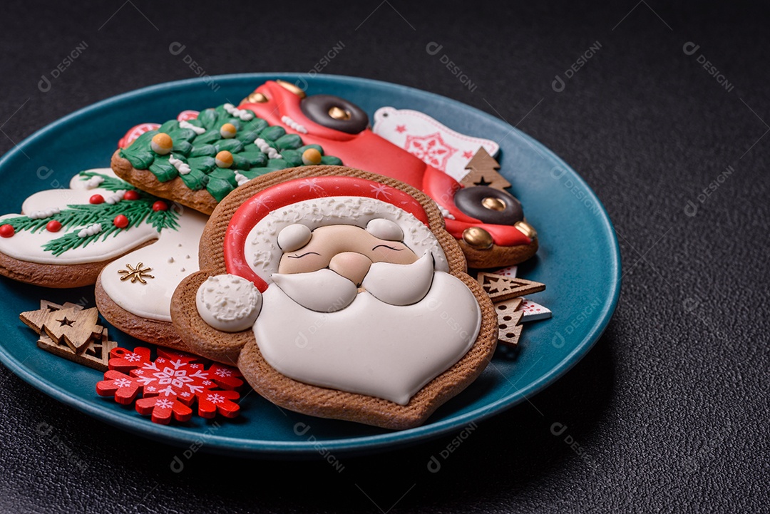 Biscoitos de gengibre caseiros de Natal feitos como doces