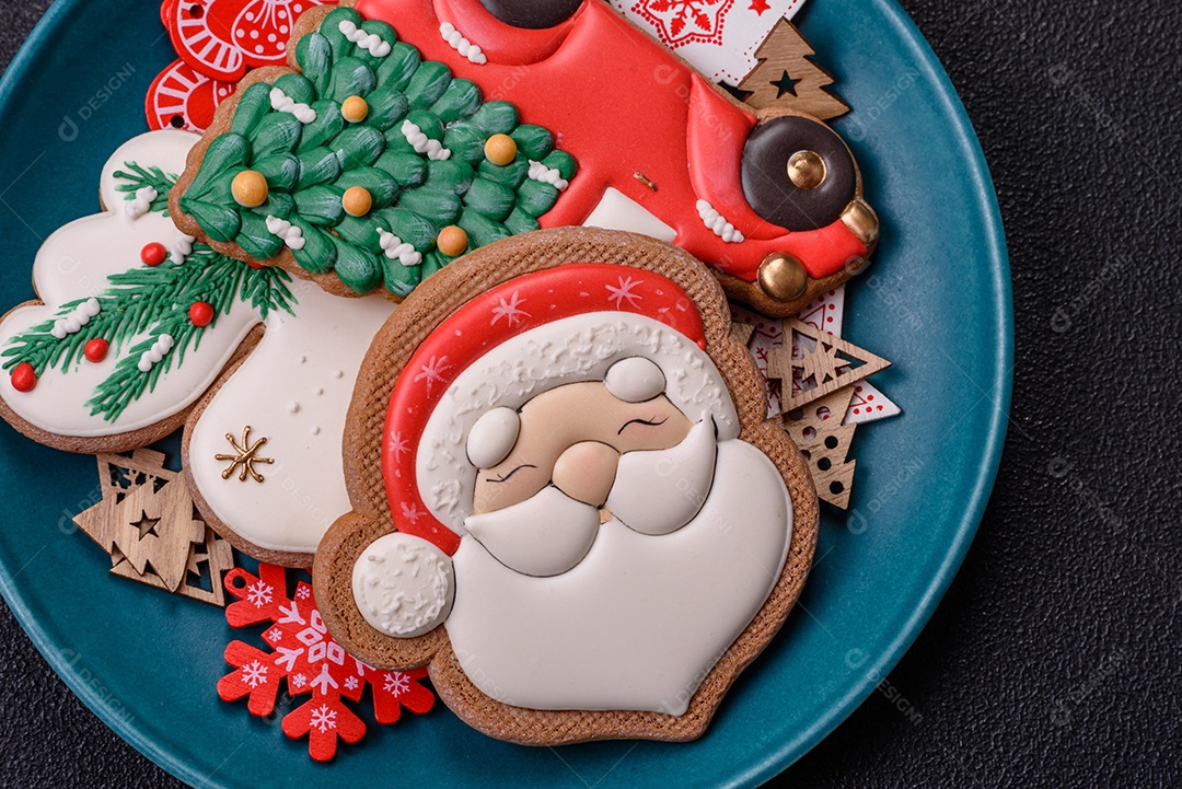 Biscoitos de gengibre caseiros de Natal feitos como doces