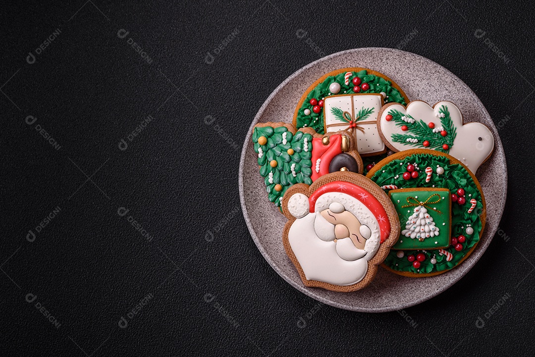 Biscoitos de gengibre caseiros de Natal feitos como doces