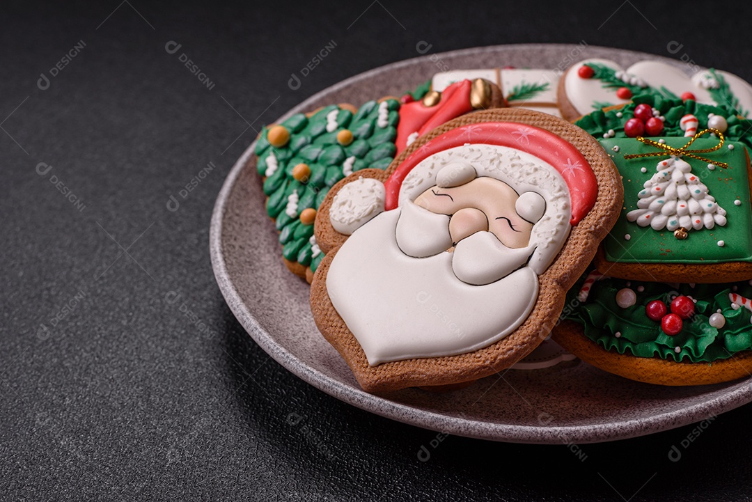 Biscoitos de gengibre caseiros de Natal feitos como doces