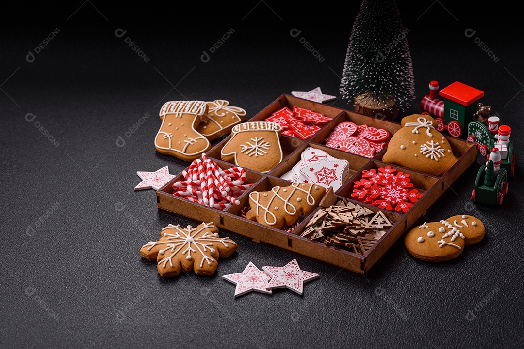 Biscoitos de gengibre caseiros de Natal feitos como doces