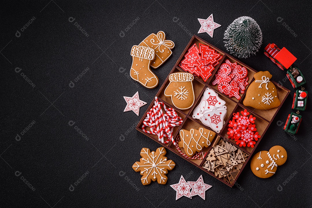 Biscoitos de gengibre caseiros de Natal feitos como doces