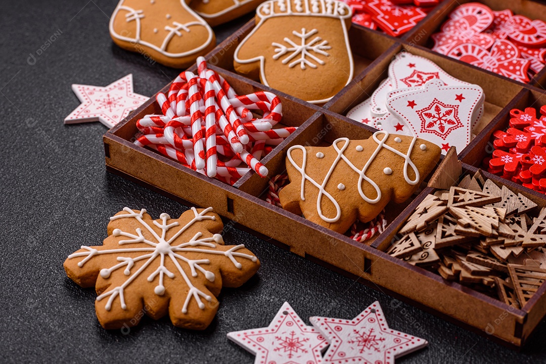 Biscoitos de gengibre caseiros de Natal feitos como doces