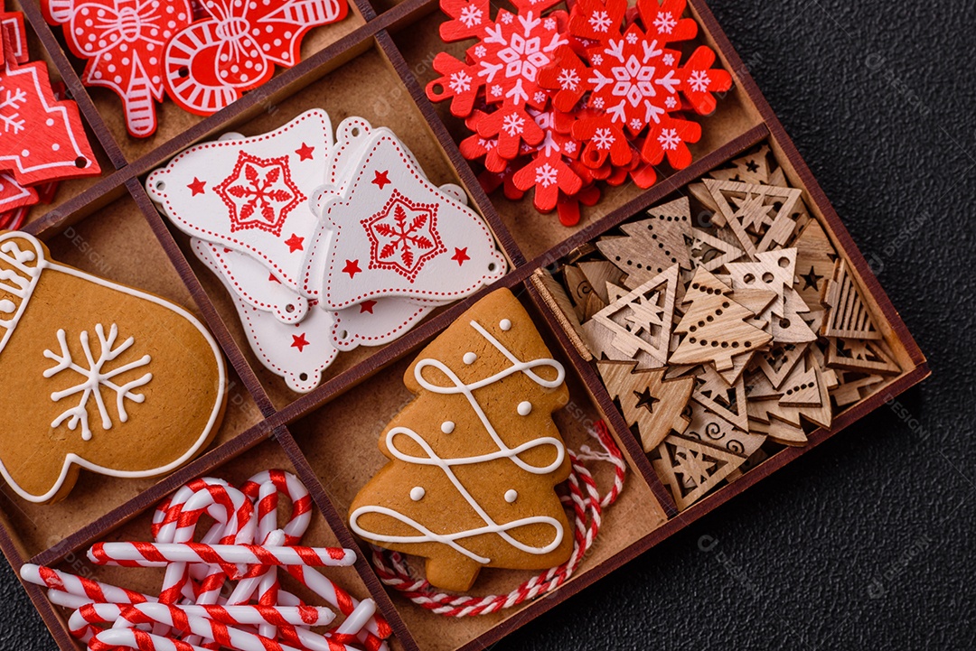 Biscoitos de gengibre caseiros de Natal feitos como doces