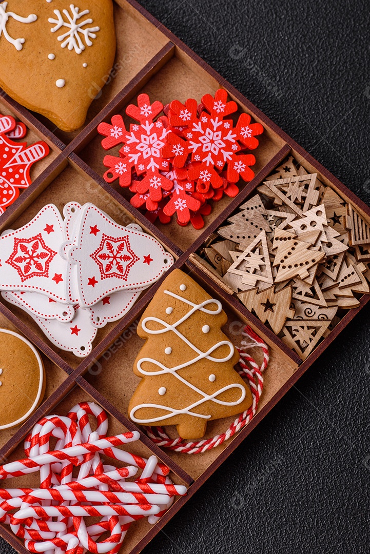 Biscoitos de gengibre caseiros de Natal feitos como doces