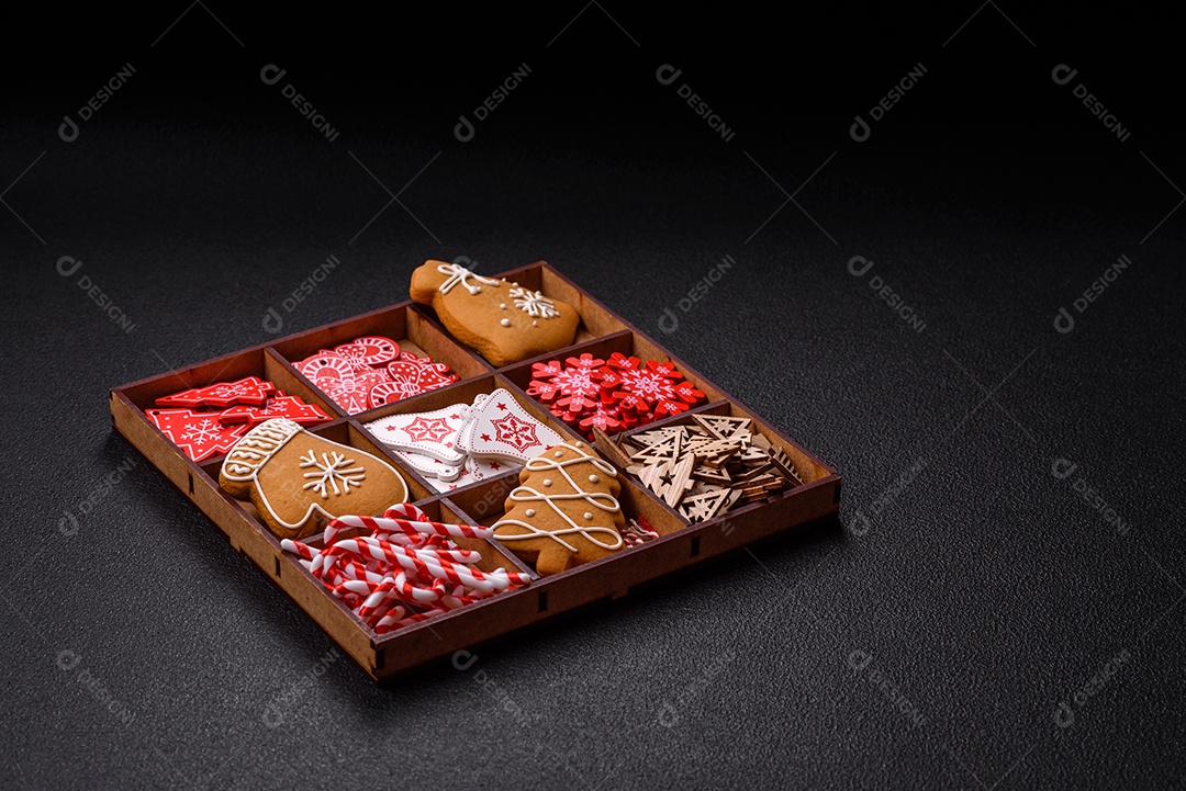 Biscoitos de gengibre caseiros de Natal feitos como doces