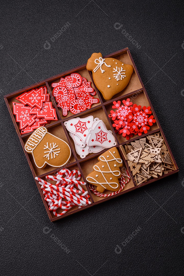 Biscoitos de gengibre caseiros de Natal feitos como doces