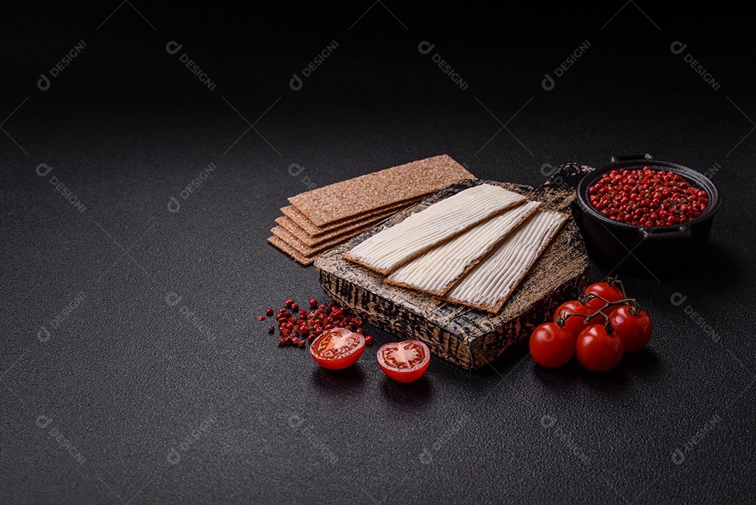 Pão retangular integral crocante com cream cheese