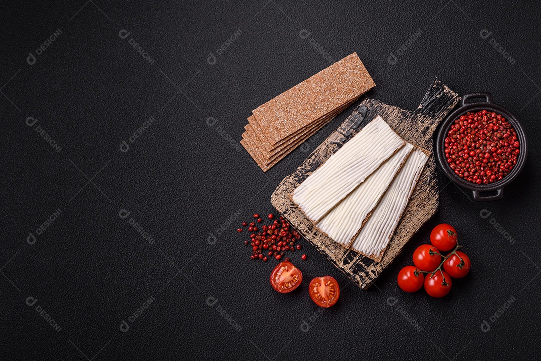 Pão retangular integral crocante com cream cheese