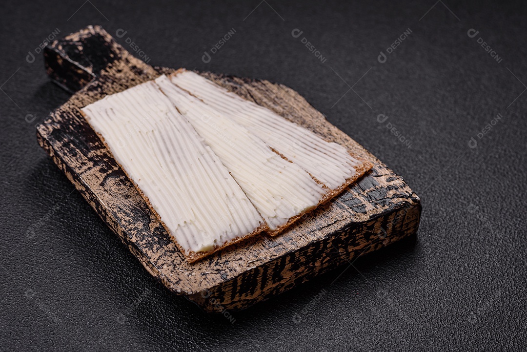 Pão retangular integral crocante com cream cheese