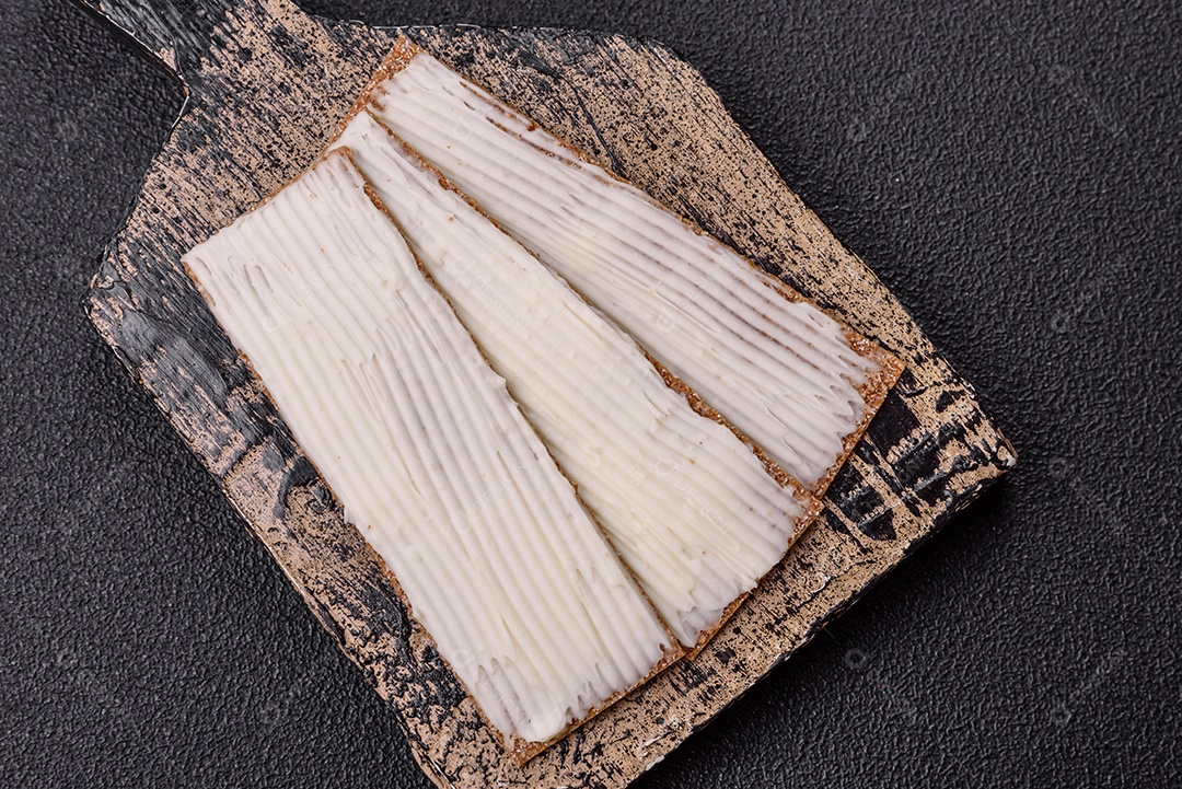 Pão retangular integral crocante com cream cheese