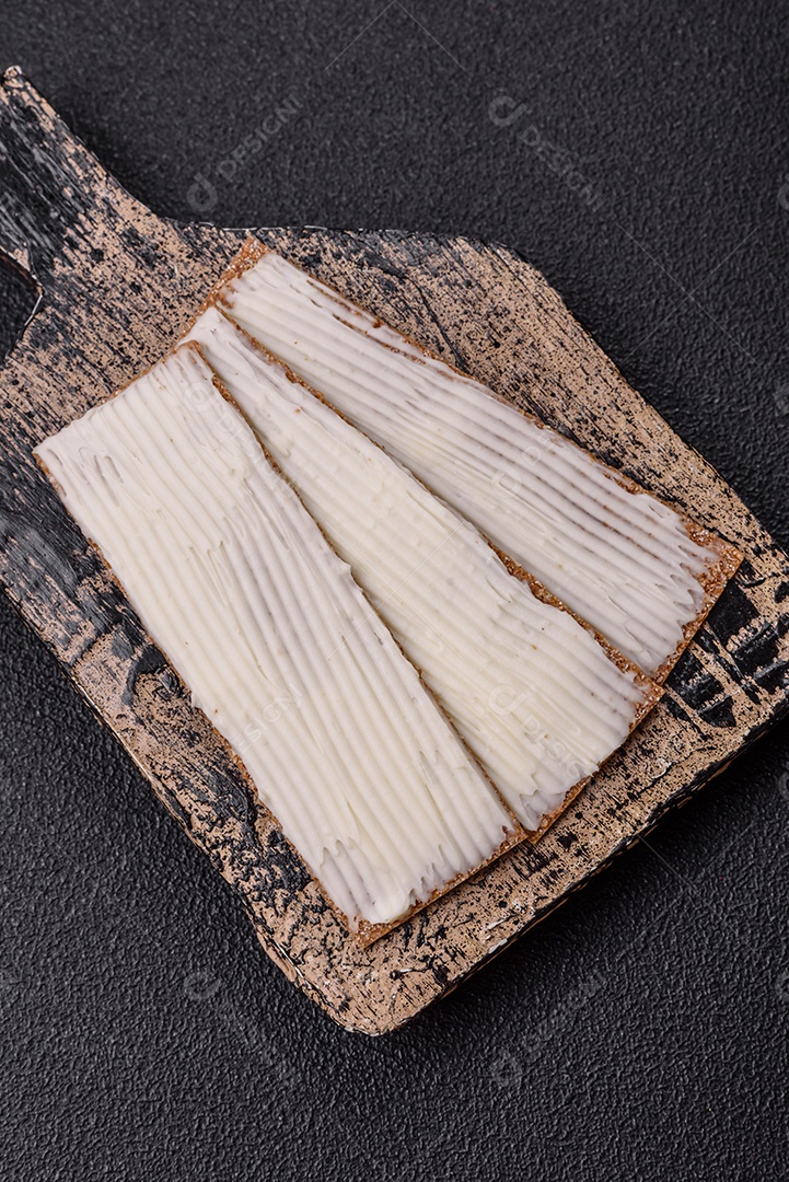 Pão retangular integral crocante com cream cheese