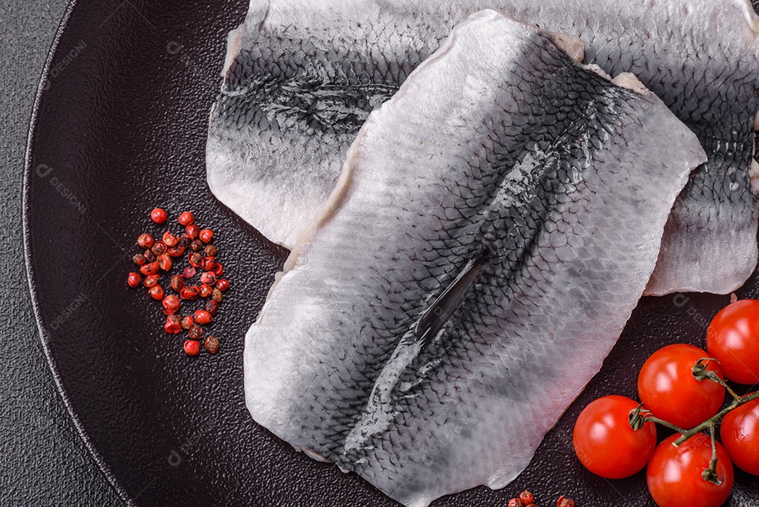 Filés de Matjes, um tipo de arenque jovem e cru, curado em salmoura
