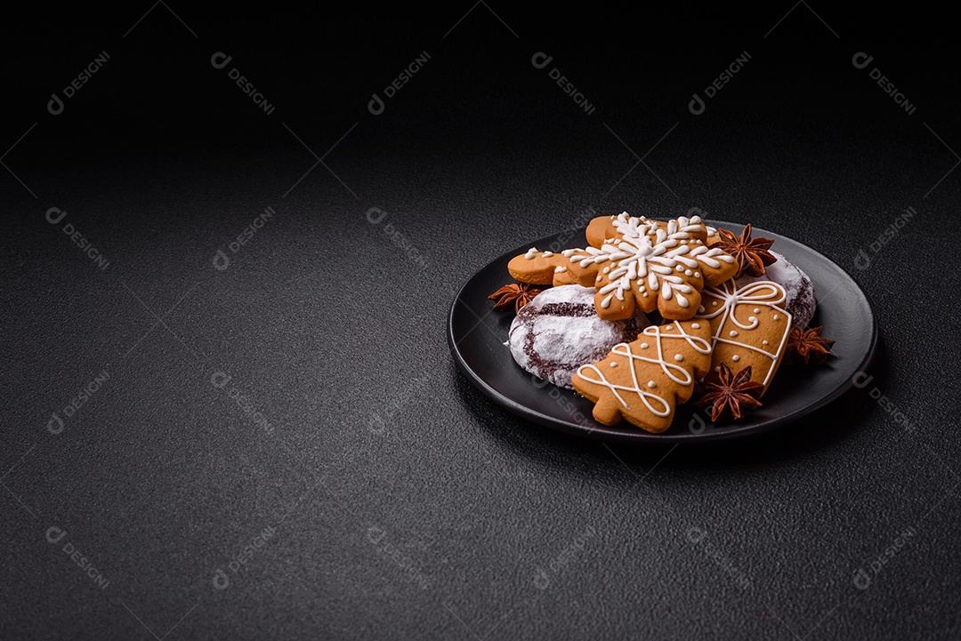 Biscoitos de gengibre (também conhecidos como gingerbread), frequentemente associados às festividades de Natal.