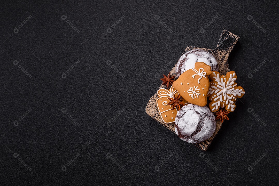 Biscoitos de gengibre (também conhecidos como gingerbread), frequentemente associados às festividades de Natal.