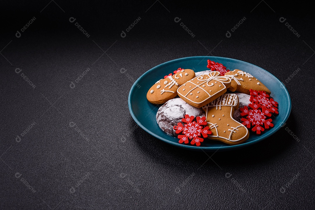 Biscoitos de gengibre (também conhecidos como gingerbread), frequentemente associados às festividades de Natal.
