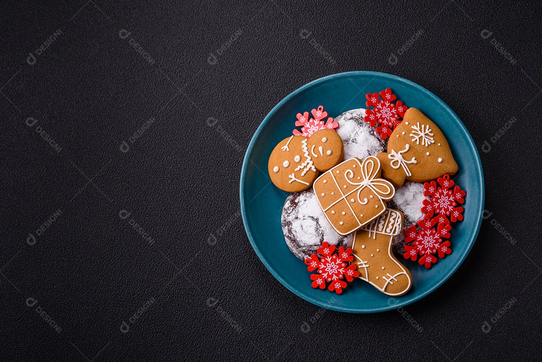 Biscoitos de gengibre (também conhecidos como gingerbread), frequentemente associados às festividades de Natal.
