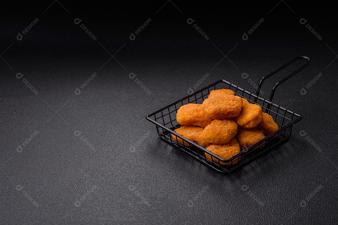 A imagem mostra nuggets de frango
