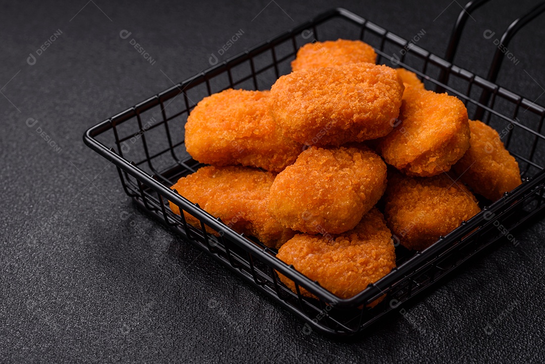 A imagem mostra nuggets de frango